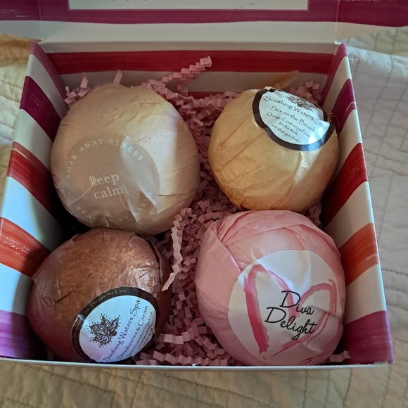 Mixed Large & XL Chocolate, Fruit, Floral Luscious Limited Edition Bath Bombs - Picture 10 of 16